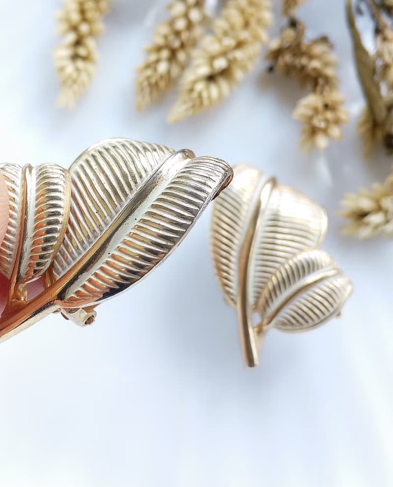 Vintage Jewelry 西洋古董飾品 KRAMER 白琺瑯雙葉 夾式耳環
