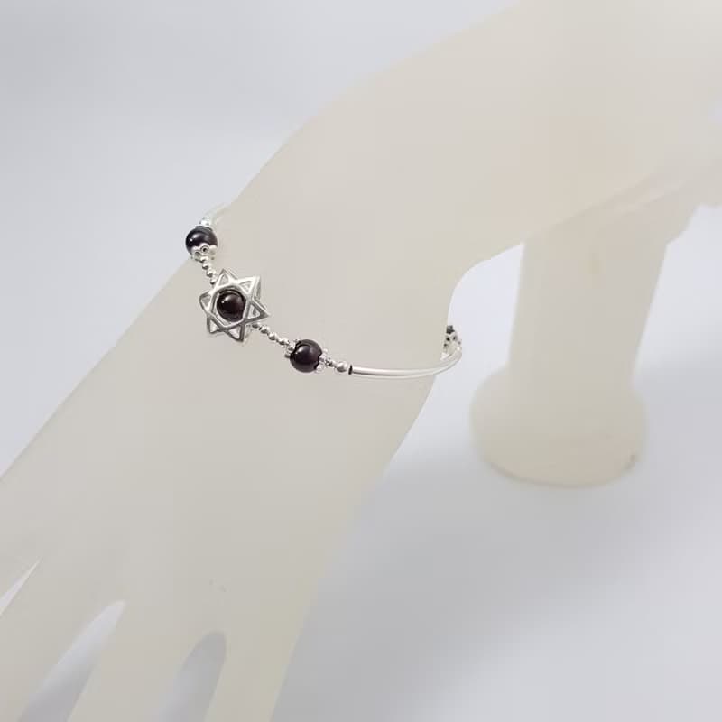 光芒石榴石純銀手鍊(1月誕生石)