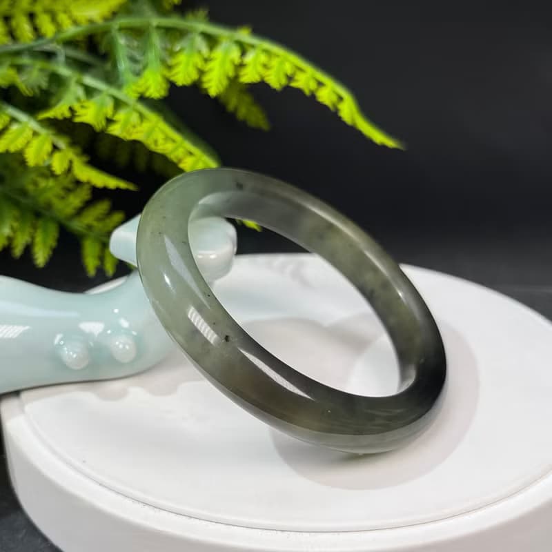 蛇紋玉手鐲 60MM 漸變水墨畫風 墨綠色岫玉手環 平靜安寧鎮靜神秘