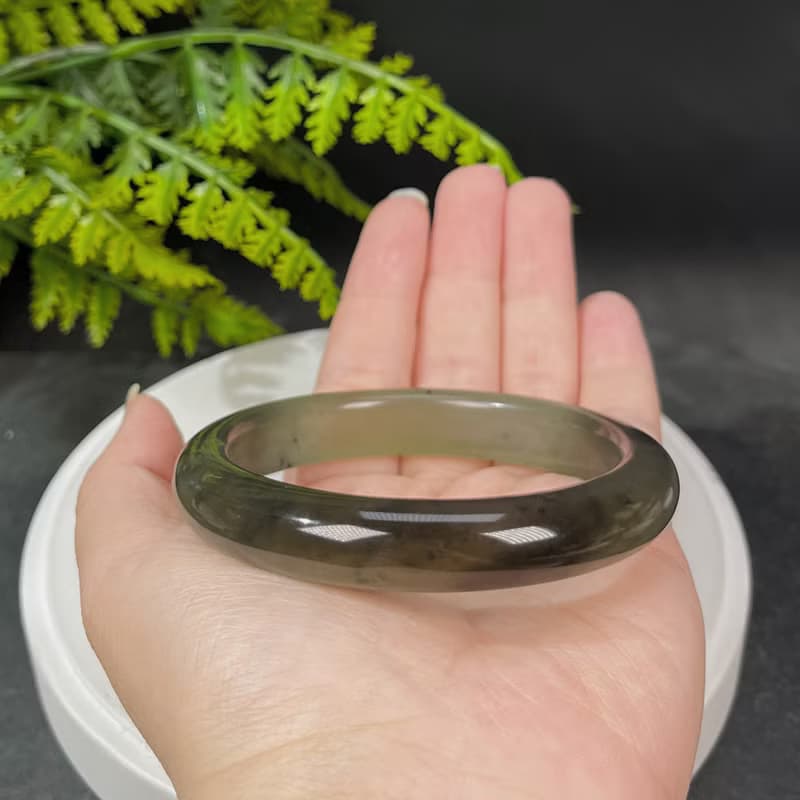 蛇紋玉手鐲 60MM 漸變水墨畫風 墨綠色岫玉手環 平靜安寧鎮靜神秘