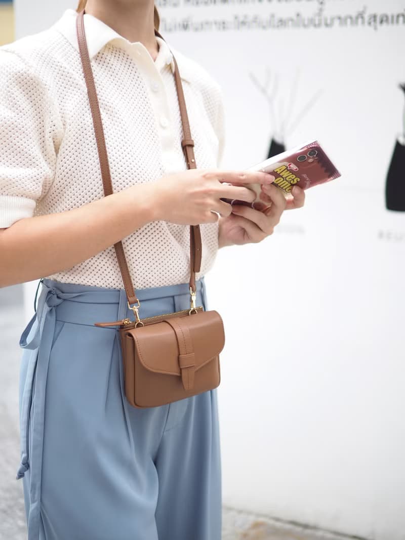 Khloe (Oak brown): Micro bag, Short wallet, Crossbody bag, Cow Leather wallet