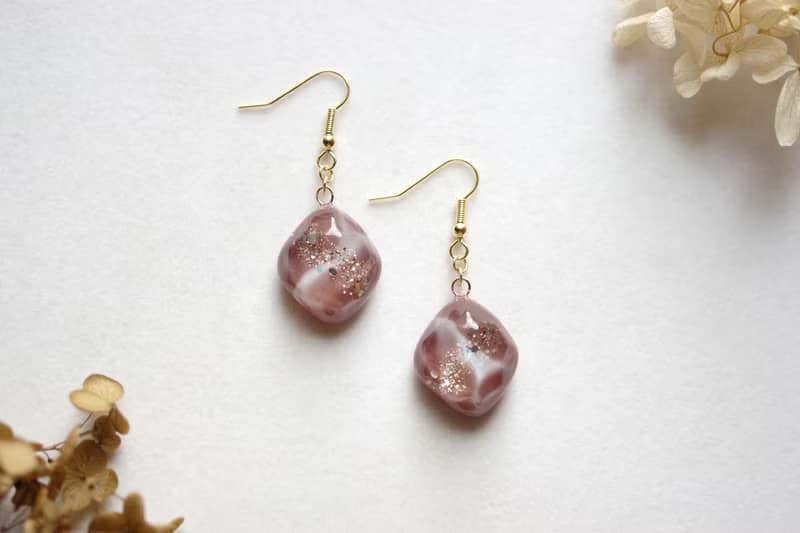 レジンアート　鉱物ピアス・一口チョコレート