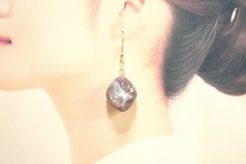 レジンアート　鉱物ピアス・一口チョコレート