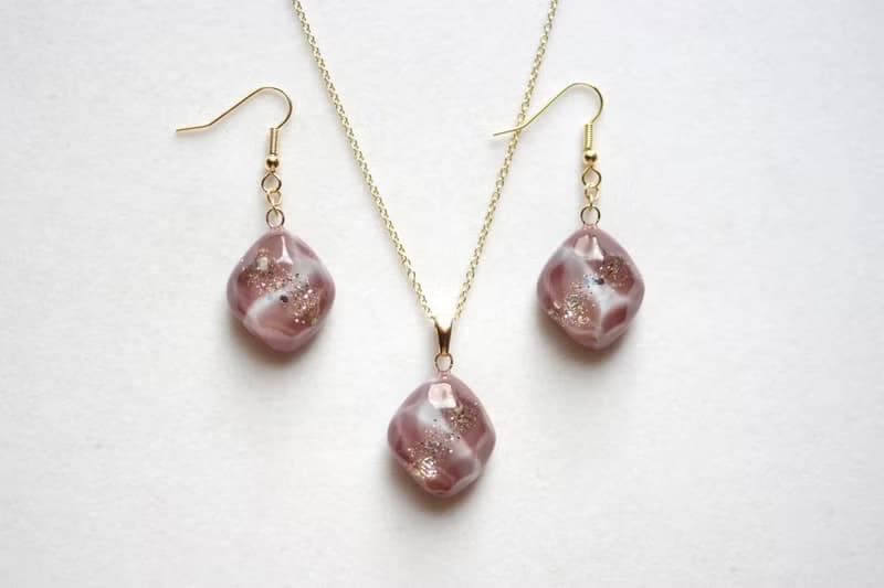 レジンアート　鉱物ピアス・一口チョコレート