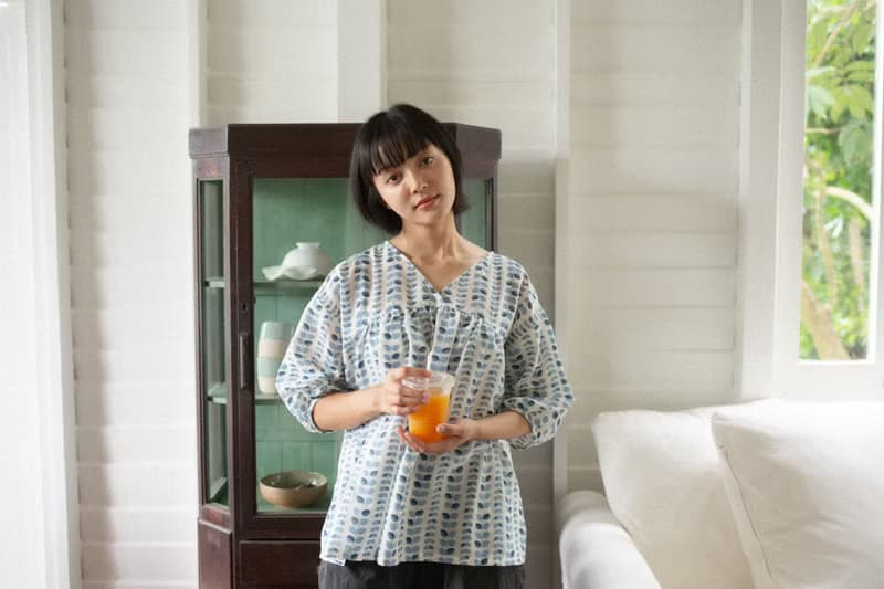 Mulmul mini leaf gathered blouse