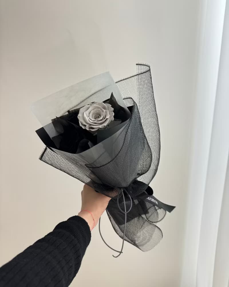 網紗永生玫瑰花束-情人節花束/個性花束/黑色花束/男生花束