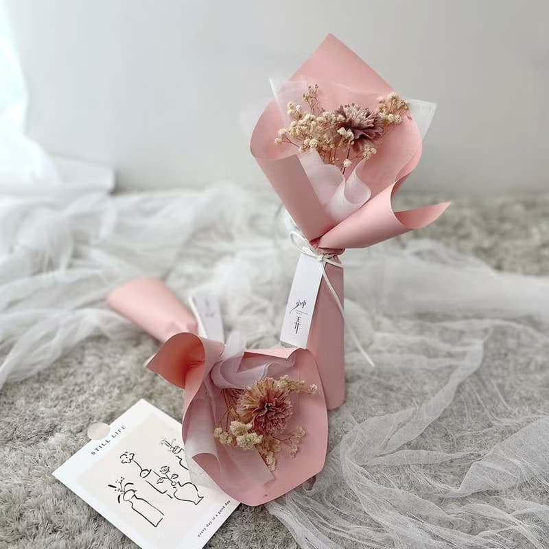 【艸弄花藝】愛的呢喃・母親節-康乃馨單朵索拉花束(附提袋)