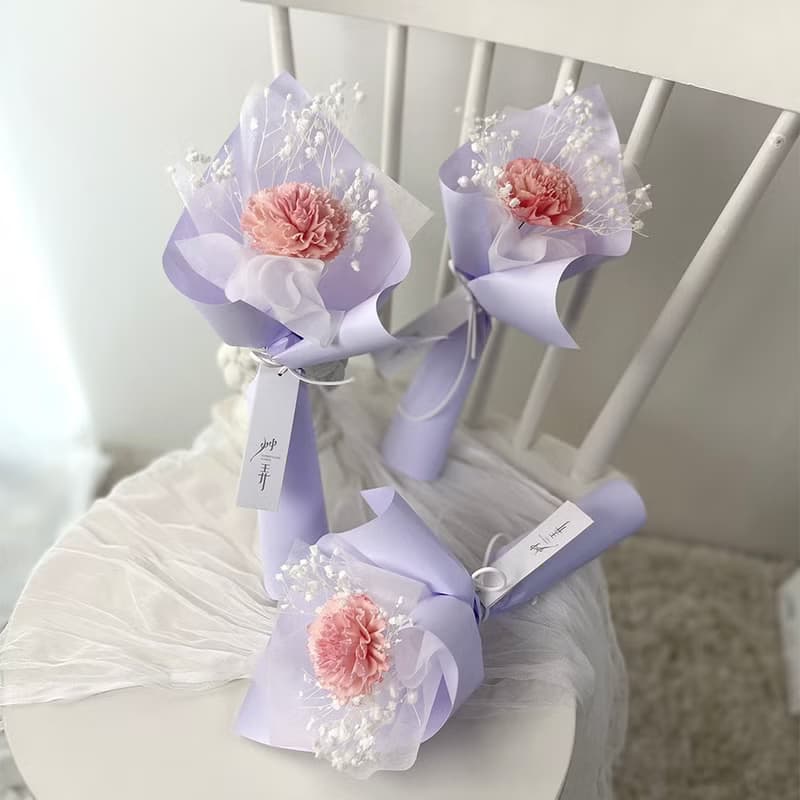 【艸弄花藝】愛的呢喃・母親節-康乃馨單朵索拉花束(附提袋)