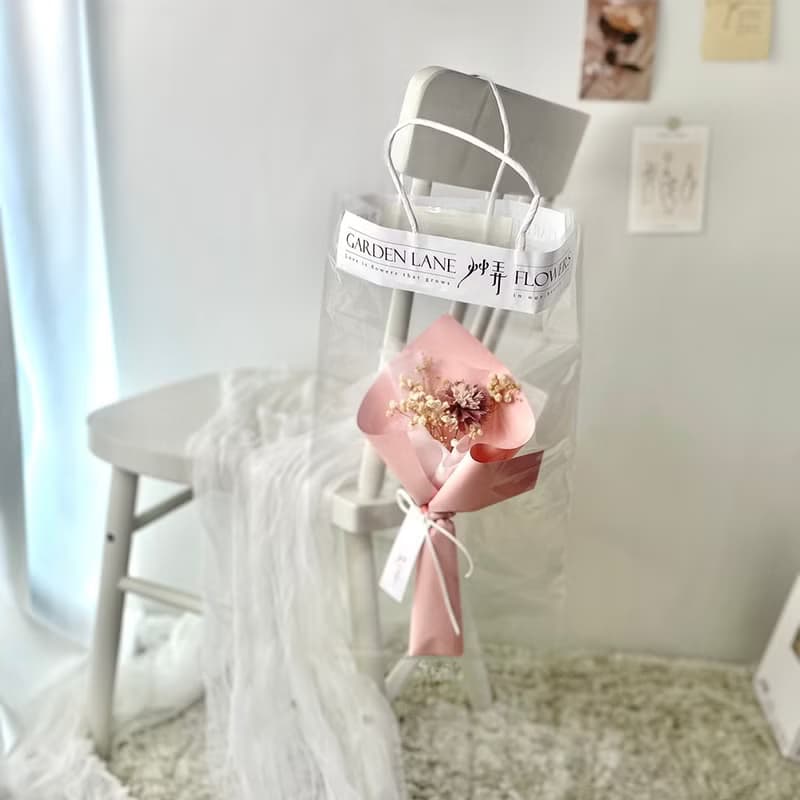 【艸弄花藝】愛的呢喃・母親節-康乃馨單朵索拉花束(附提袋)