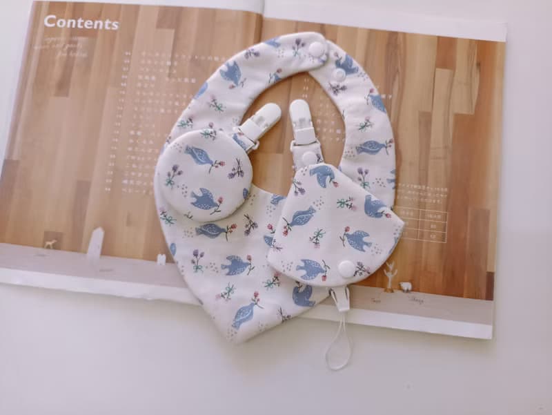 【11/14後出貨】鴿子 彌月禮物 圍兜 奶嘴夾 平安符袋  心型圍兜