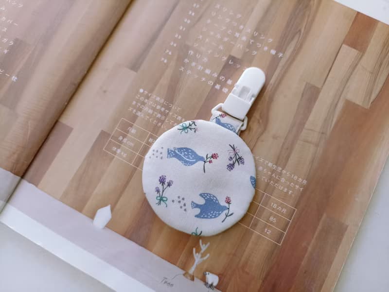 【11/14後出貨】鴿子 彌月禮物 圍兜 奶嘴夾 平安符袋  心型圍兜