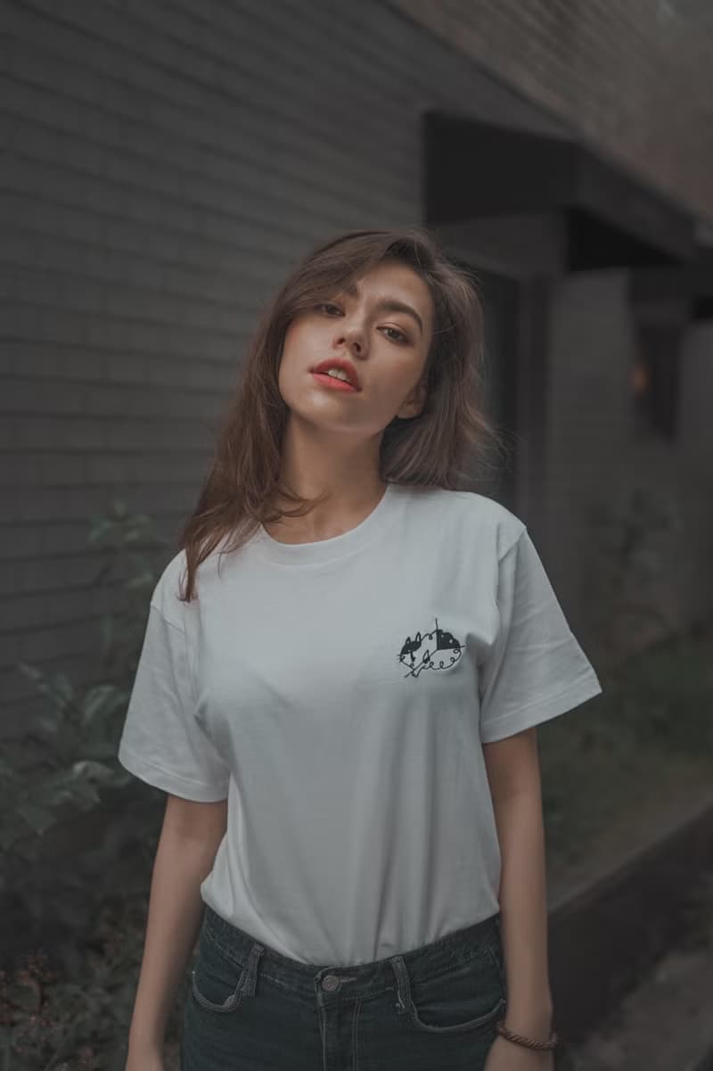 Corner cat  / 寬版 上衣  刺繡 T-SHIRT