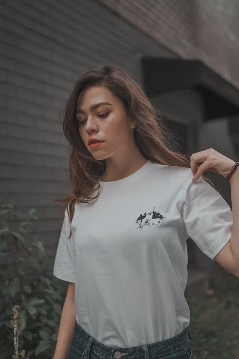 Corner cat  / 寬版 上衣  刺繡 T-SHIRT