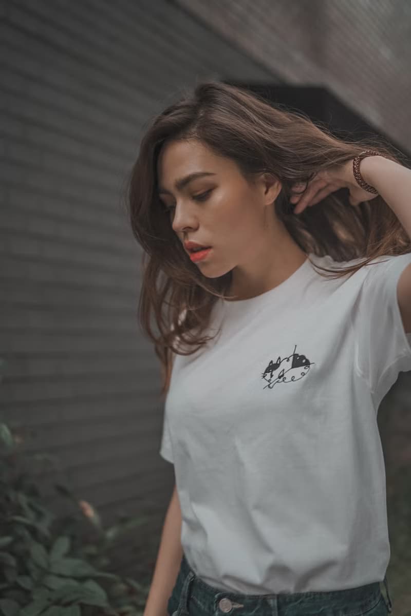 Corner cat  / 寬版 上衣  刺繡 T-SHIRT