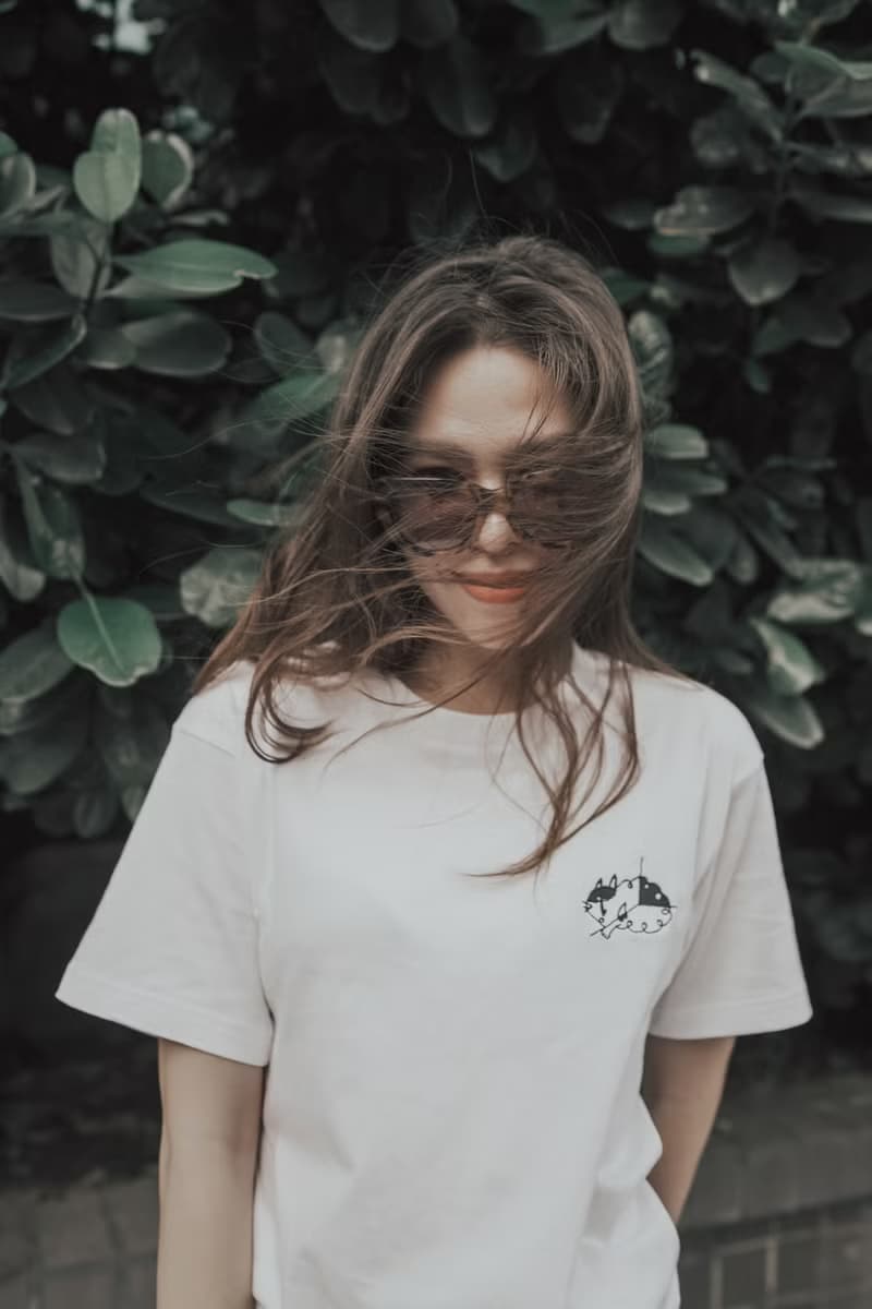 Corner cat  / 寬版 上衣  刺繡 T-SHIRT