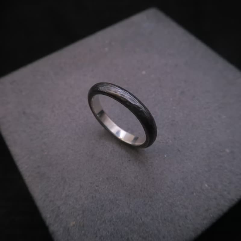 沙丘 純銀鍛敲戒指 - 圓弧中性款(寬約3mm 厚約2mm) 硫化染黑