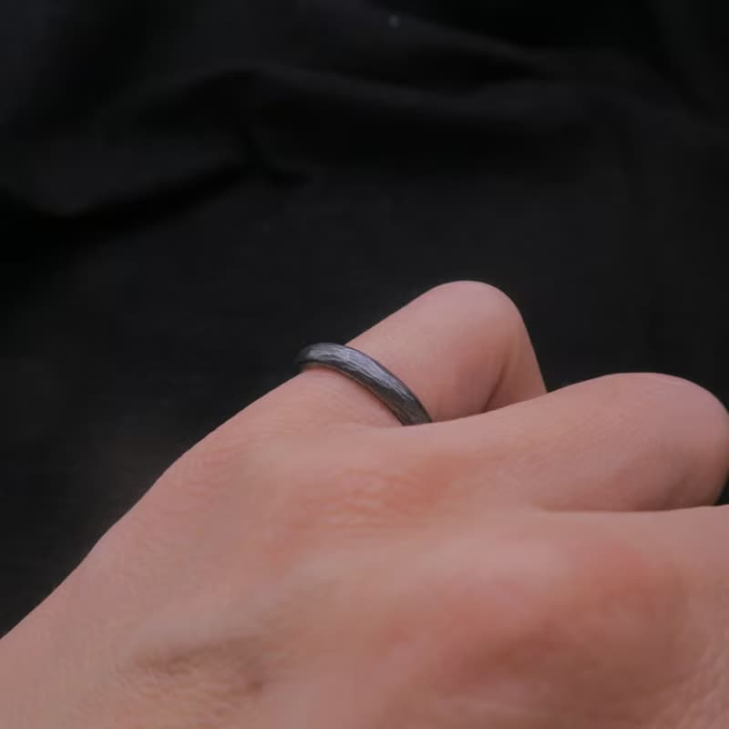 沙丘 純銀鍛敲戒指 - 圓弧中性款(寬約3mm 厚約2mm) 硫化染黑