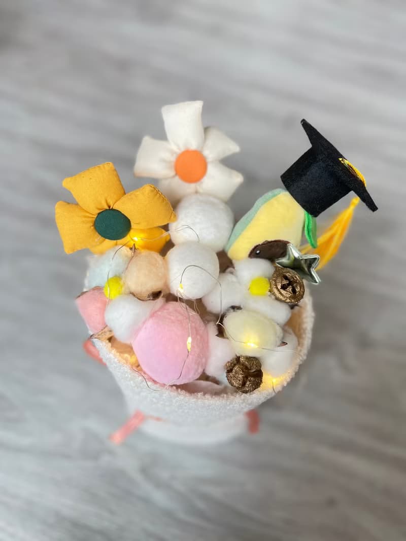 現貨秒出 棉花糖畢業花束送燈串 學士帽永生花造型