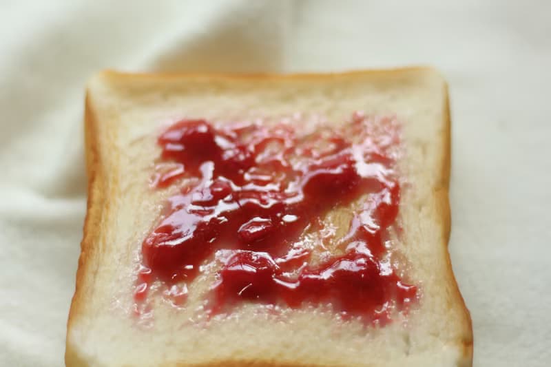 吐司包　草莓醬