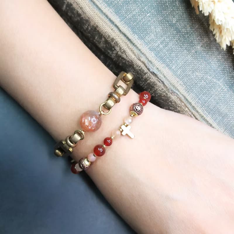 VIIART。思念。橙月光紅瑪瑙火山石黃銅手鍊 | 復古十字架念珠