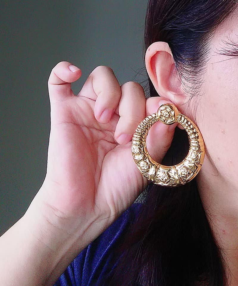 Vintage Jewelry 西洋古董飾品 金色調 浮雕 環圈 針式耳環