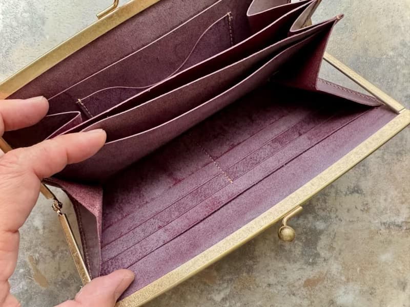 浮足口金の薄型長財布　smart プルーニャ