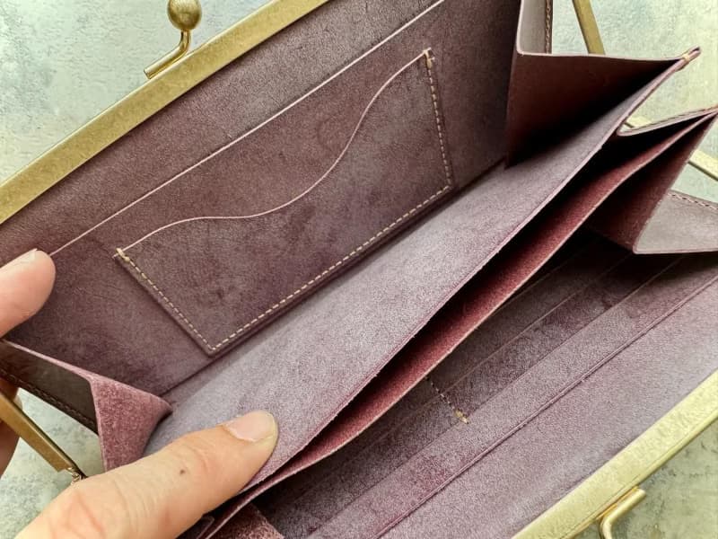 浮足口金の薄型長財布　smart プルーニャ