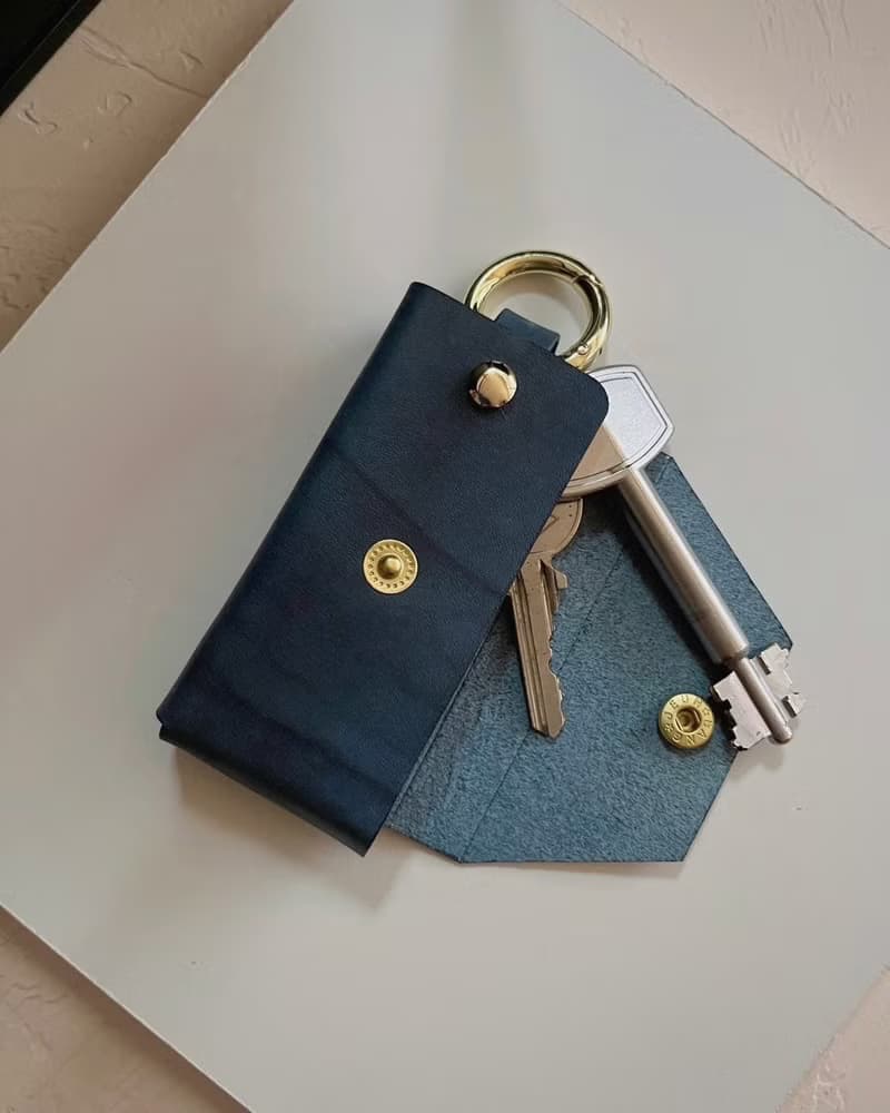 植鞣皮革經典鑰匙包－深藍紋