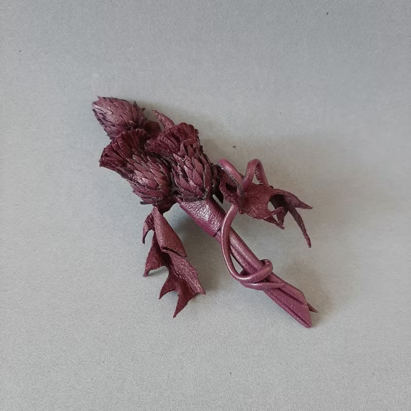 皮革胸針 Scottish thistle leather brooch for her Leather jewelry