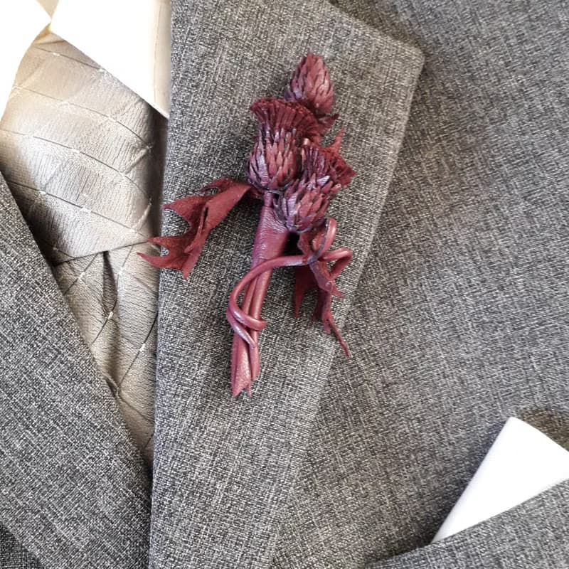 皮革胸針 Scottish thistle leather brooch for her Leather jewelry