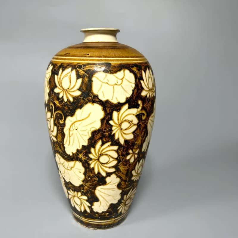 宋 吉州窯黑地白花梅瓶