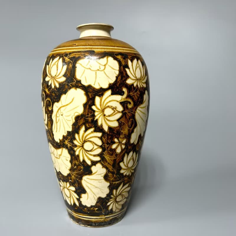 宋 吉州窯黑地白花梅瓶