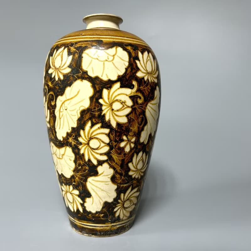 宋 吉州窯黑地白花梅瓶