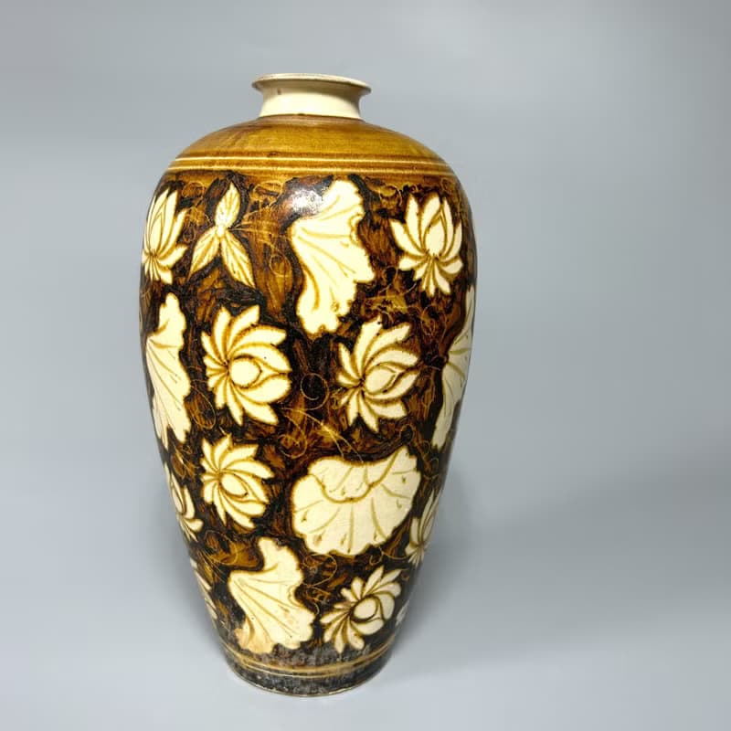 宋 吉州窯黑地白花梅瓶