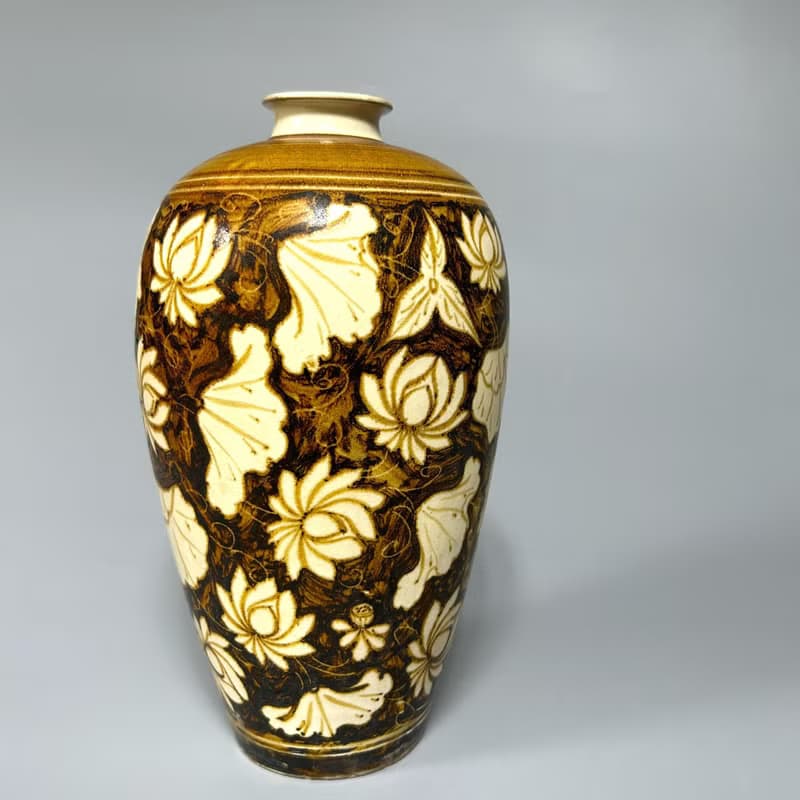 宋 吉州窯黑地白花梅瓶