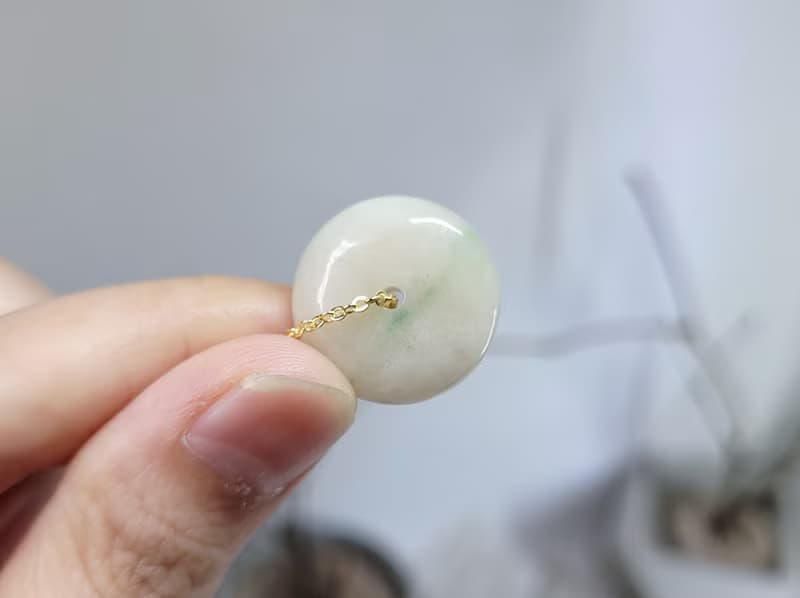 【親翠】天然翡翠 鵝黃色飄抹綠平安釦鎖骨鏈 畢業禮物