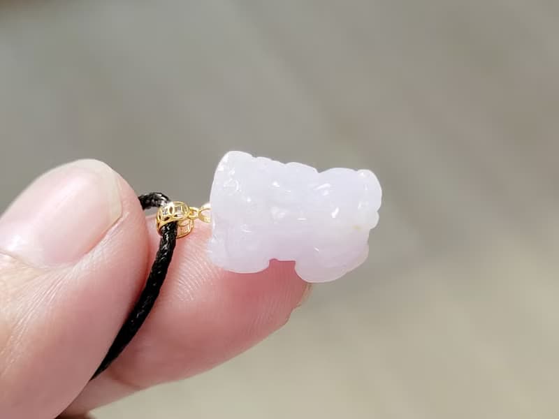 親翠 天然翡翠 冰紫羅蘭手工雕18K金扣頭小貔貅皮繩鎖骨鏈