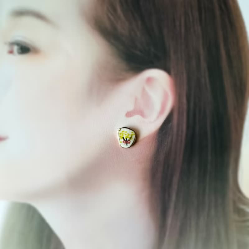 【再販】春の訪れ ミモザ 陶器 金継ぎ ピアス イヤリング ノンホールピアス イエロー 黄色 花束 ブーケ 赤 レッド グリーン 緑 春色 春 ギフト