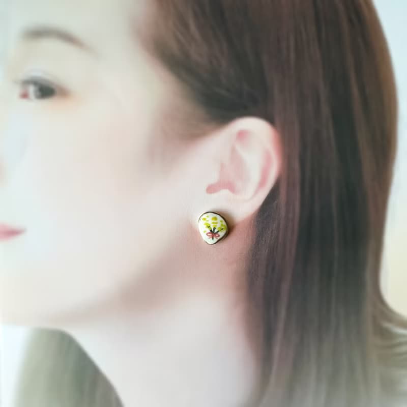 【再販】春の訪れ ミモザ 陶器 金継ぎ ピアス イヤリング ノンホールピアス イエロー 黄色 花束 ブーケ 赤 レッド グリーン 緑 春色 春 ギフト
