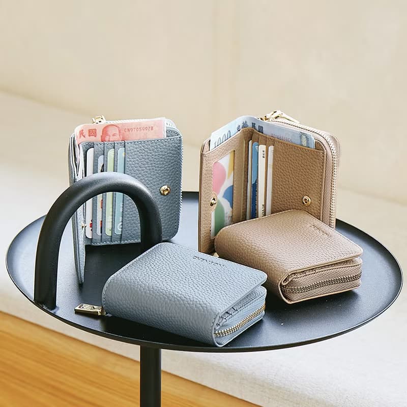 CHENSON真皮 17卡軟蓬蓬牛皮短夾  杏(W19073-K)