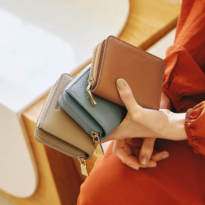 CHENSON真皮 17卡軟蓬蓬牛皮短夾  杏(W19073-K)