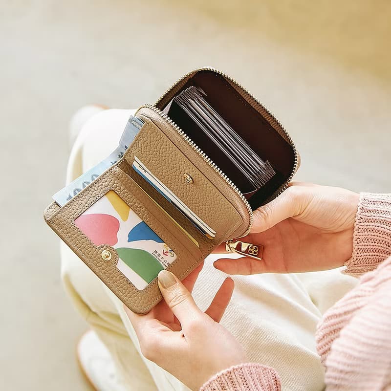 CHENSON真皮 17卡軟蓬蓬牛皮短夾  杏(W19073-K)