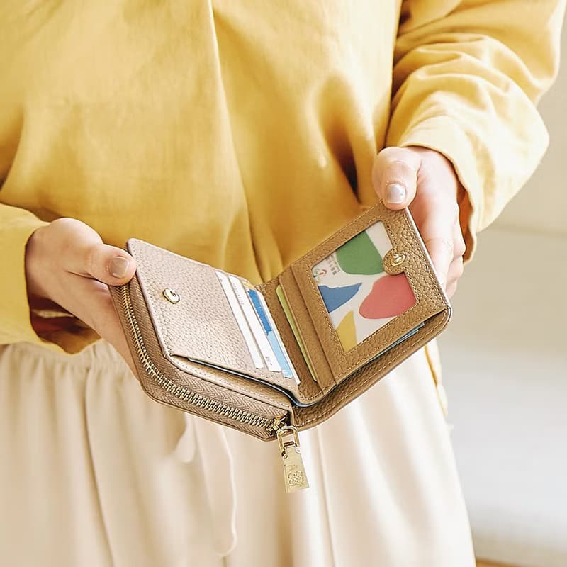 CHENSON真皮 17卡軟蓬蓬牛皮短夾  杏(W19073-K)