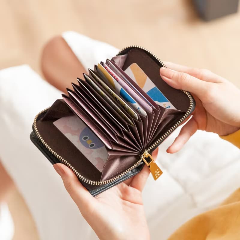 CHENSON真皮 17卡軟蓬蓬牛皮短夾  杏(W19073-K)