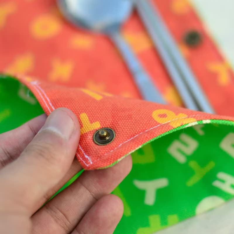 【日常小物】變形餐具包墊_韓國韓字_外綠內紅