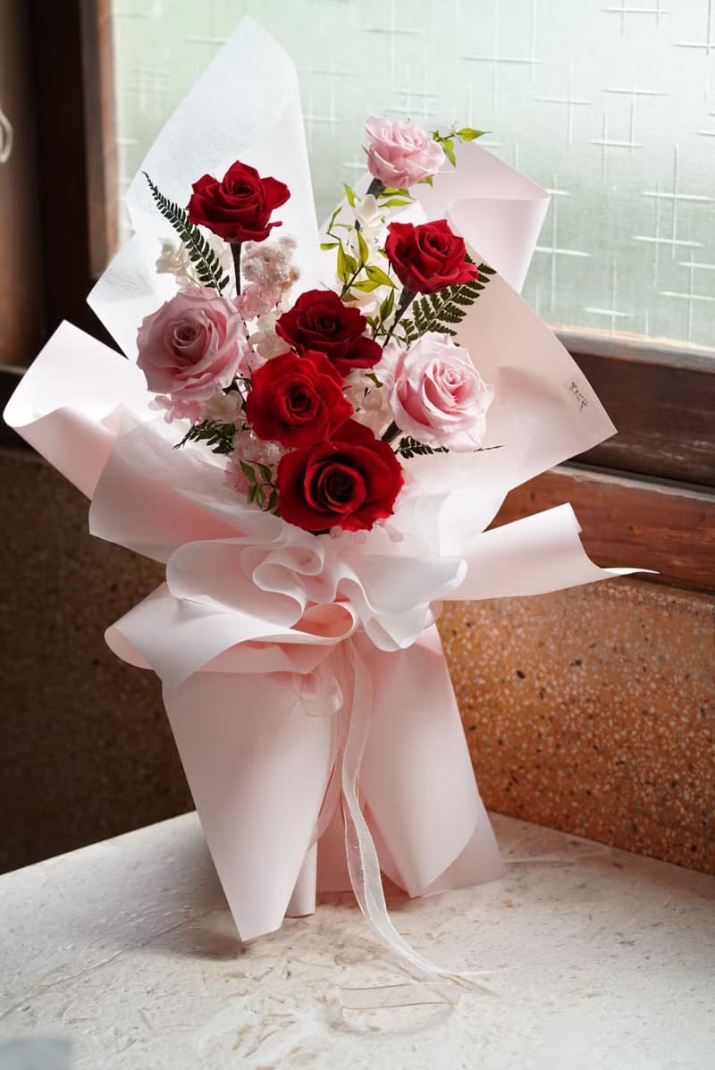 因你而完整 求婚告白 少女配色 頂級永生玫瑰花花束 韓式包裝花束