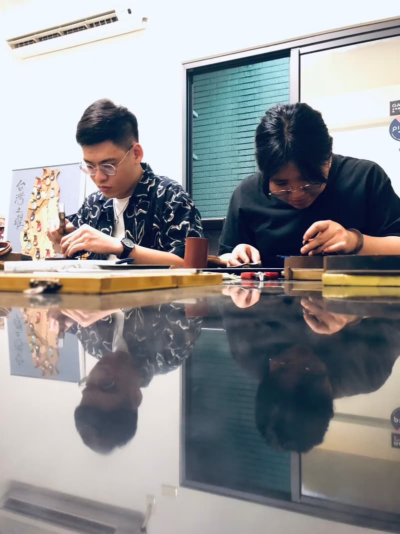 【體驗】金工手作│鍛敲紅銅單結款+皮革手環 │文化幣│台南旅遊