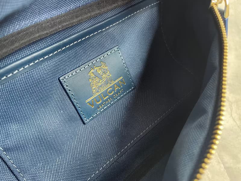 Vulcan Sling bag 胸包 腰包  現貨 義大利摔紋植鞣牛皮 海軍藍 S