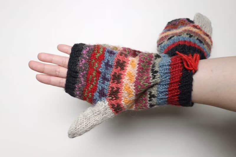 翻蓋手套費爾島民族圖騰配色純羊毛線手工編織搖粒絨內襯|北歐風
