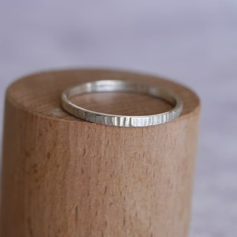 印記 - 極細尾戒線戒 925純銀手工鑿敲戒指